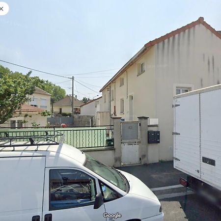 Agreable Maison Avec Parking Gratuit Sur Place. Saint-Denis  Bagian luar foto