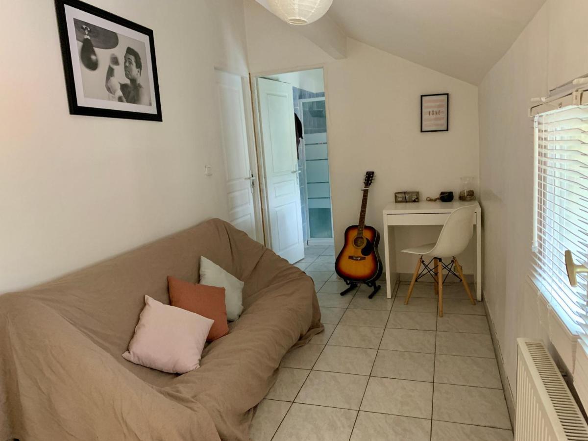Agreable Maison Avec Parking Gratuit Sur Place. Saint-Denis  Bagian luar foto
